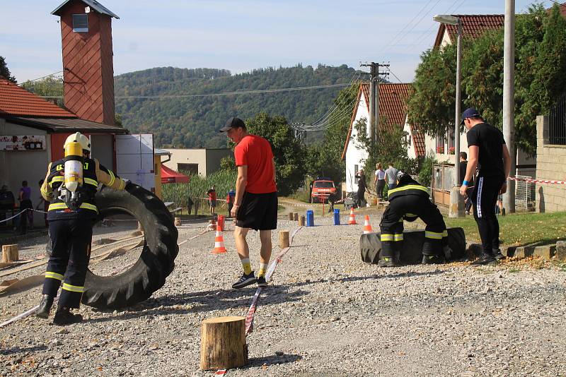 Z hasičské soutěže 'Toughest Firefighter Alive - Nejtvrdší hasič přežije' v Broumech.