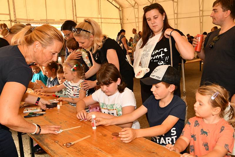 Ze setkání s názvem Zámecké tvoření na téma Hrátky se zvířátky v Králově Dvoře.