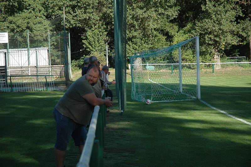 Z fotbalové I.B třídy, sk. E: AFK Loděnice - TJ Sokol Daleké Dušníky 5:1 (4:0).