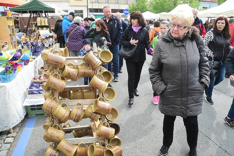 Jarní hrnčířské a řemeslné trhy v Berouně.