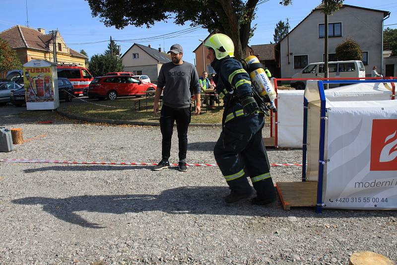 Z hasičské soutěže 'Toughest Firefighter Alive - Nejtvrdší hasič přežije' v Broumech.