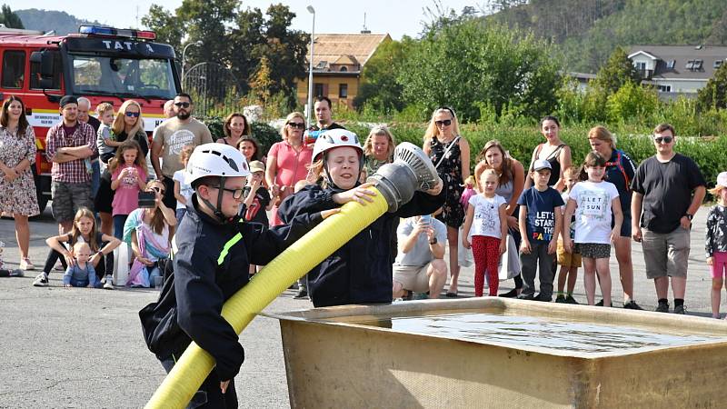 Ze setkání s názvem Zámecké tvoření na téma Hrátky se zvířátky v Králově Dvoře.