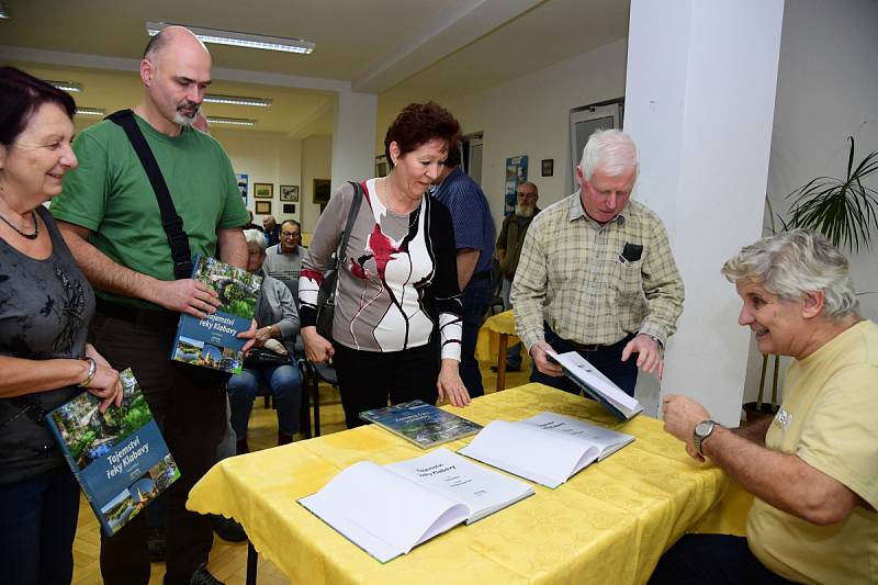 Ze křtu knihy 'Tajemství řeky Klabavy' v knihovně ve Strašicích.