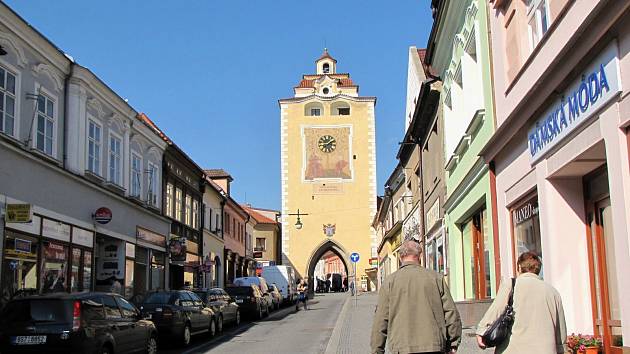 Palackého ulice a Plzeňská brána v Berouně