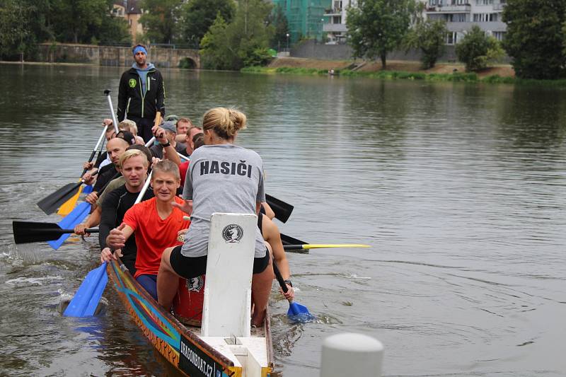 V berounském autokempu bylo o víkendu rušno. Konal se zde už 13. ročník závodů dračích lodí Berounský drak. Jeho součástí byl i Lunapark pro děti.