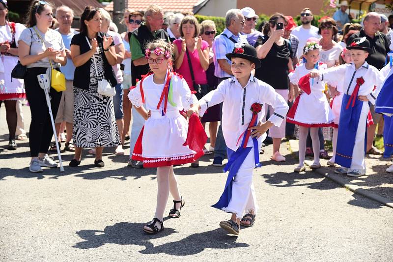 Staročeské suché máje v králodvorských Popovicích.