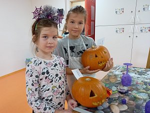 Dům dětí a mládeže v Berouně uspořádal halloweenské tvoření.