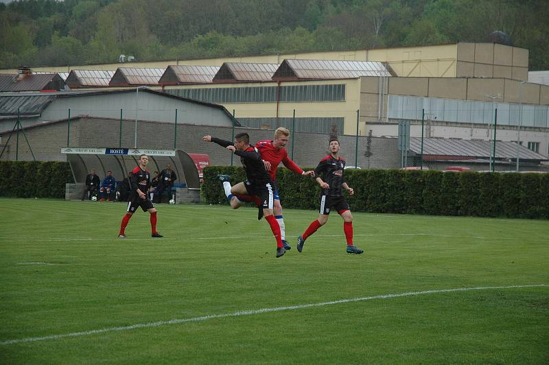 Fotbalová I. A třída: Komárov - Velká Dobrá 4:2 (2:1).