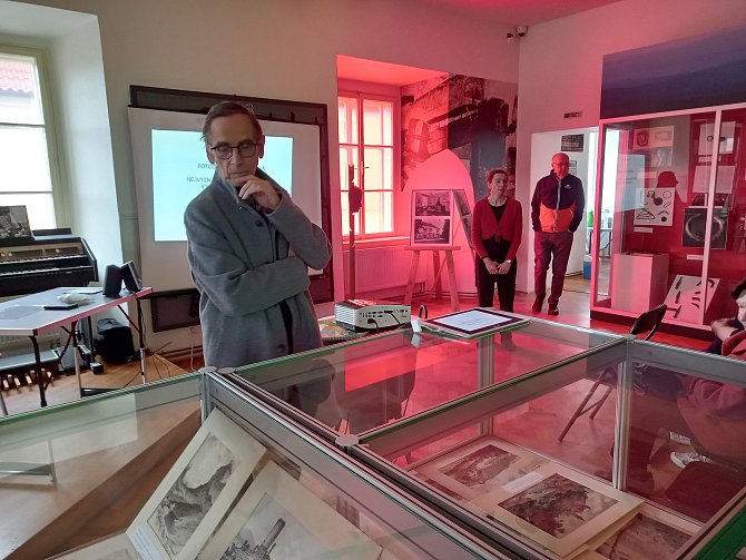 Výstava Muzea Hořovicka představuje jedinečné historické fotografie ze sbírky Pavla Scheuflera