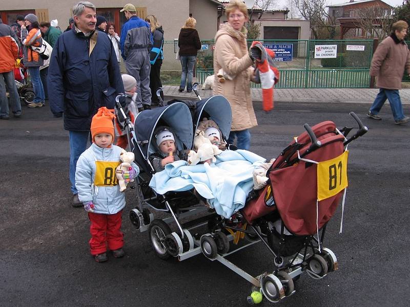 Na trať závodu už tradičně vyrazili i ti nejmenší v doprovodu rodičů