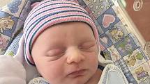 Artur Husák se narodil v hořovické porodnici 24. října 2021 ve 3:09 hodin s mírou 49 cm a váhou 3520 g. Rodiče Zuzana a Josef se z něj radují doma v Chyňavě.