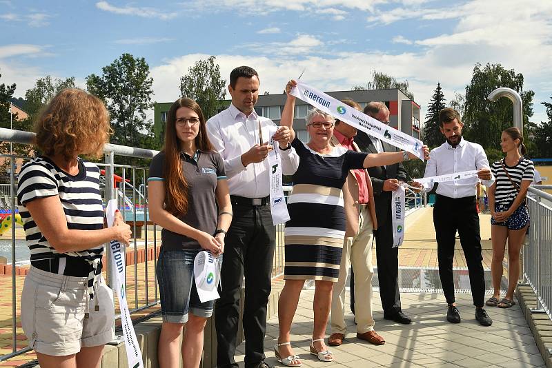 Ze slavnostního otevření berounského venkovního koupaliště na Velkém sídlišti.