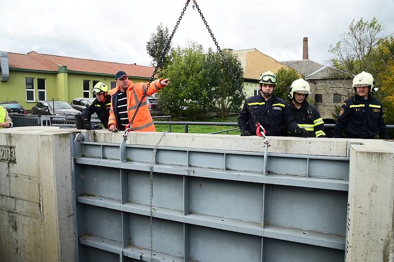 Z nácviku protipovodňových opatření v Berouně.