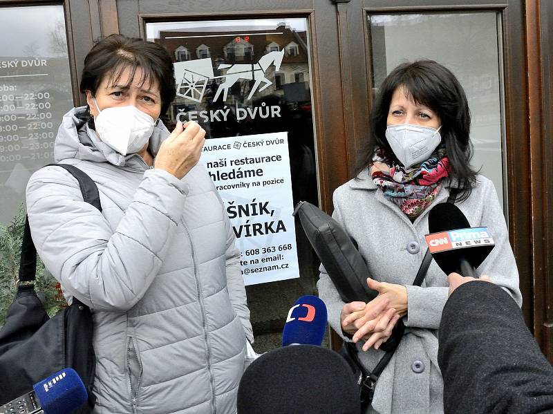 Z hygienické kontroly dodržování koronavirových nařízení v restauraci Český Dvůr na Husově náměstí v Berouně.