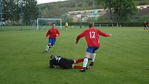 Fotbalová I. A třída: Komárov - Velká Dobrá 4:2 (2:1).