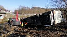 Dopravní nehoda nákladního automobilu na plzeňské dálnici.