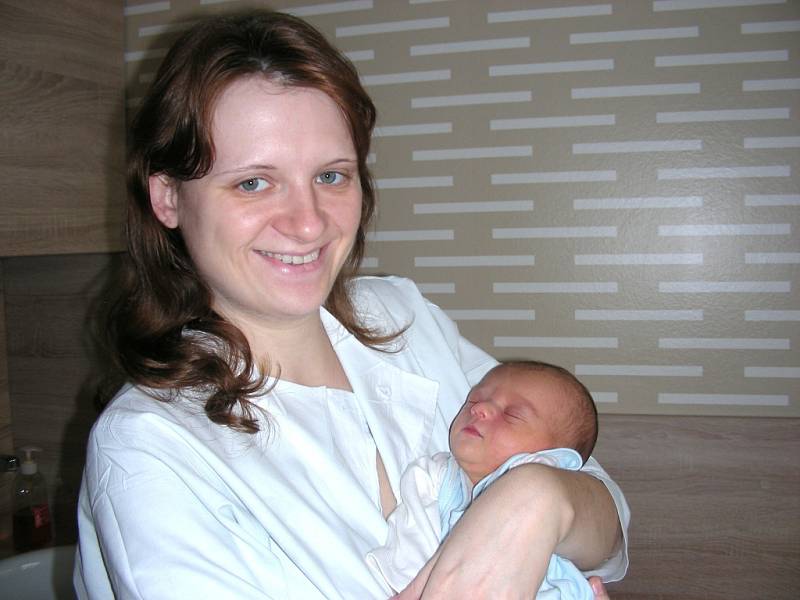 Daniel Horský z Berouna se narodil 8. dubna 2016 a na svět se moc těšil, tak to vzal pěkně hopem. Danečkovy porodní míry byly 3,92 kg a 50 cm. Z miminka se radují manželé Martina a Miloš a bráška Lukášek (2,5 roku).
