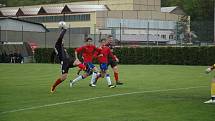 Fotbalová I. A třída: Komárov - Velká Dobrá 4:2 (2:1).