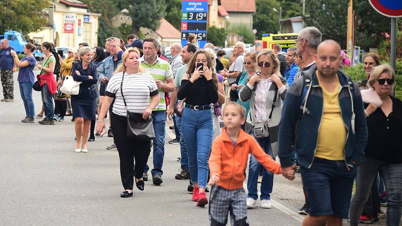 Z císařského průvodu v rámci Karlštejnského vinobraní.