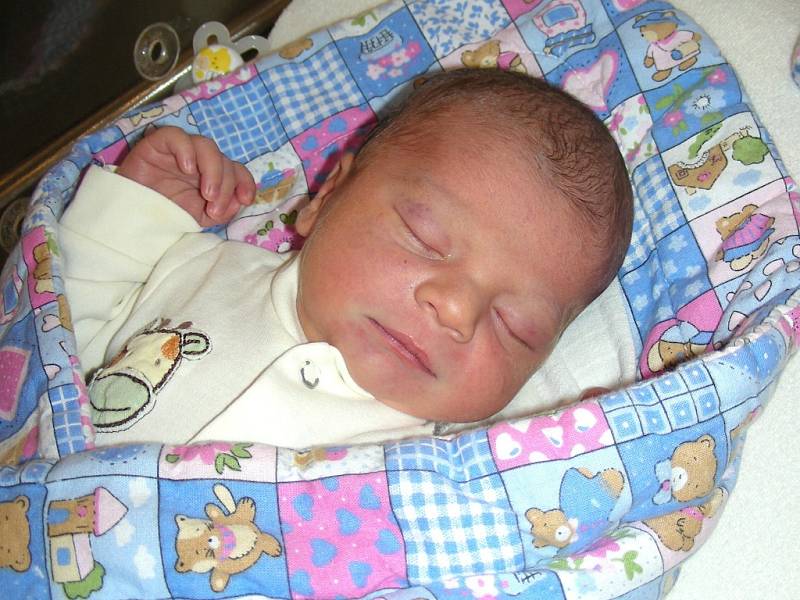 RODIČŮM Sabině a Petrovi z Hředel se 23. září 2017 narodil syn a dostal jméno Gabriel Hahn. Chlapeček vážil po porodu 3,01 kg a měřil 47 cm. Gabriel bude vyrůstat se sestřičkou Natálkou (15 měsíců). 