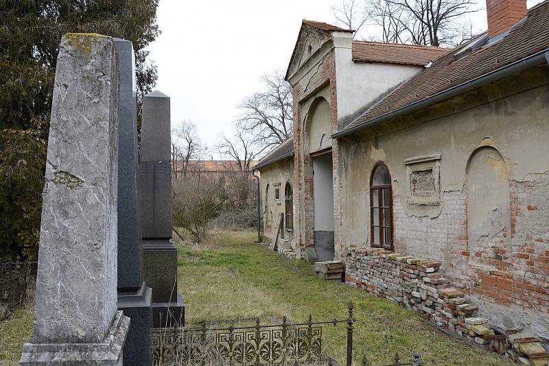 Objekt u židovského hřbitova v Berouně.