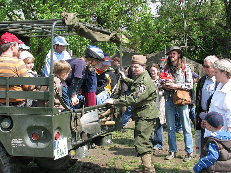 Návštěvníci Berouna měli o víkendu možnost zhlédnout ukázku kempu armády z II. světové války.