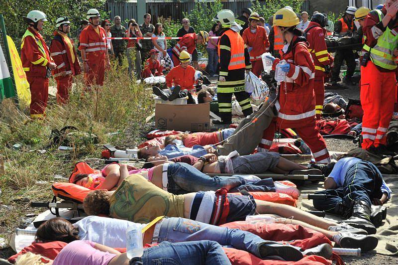 Záchranáři odváželi 120 zraněných