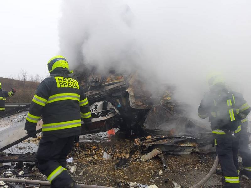 Tragická dopravní nehoda na Pražském okruhu nedaleko Jesenice ve směru k letišti.