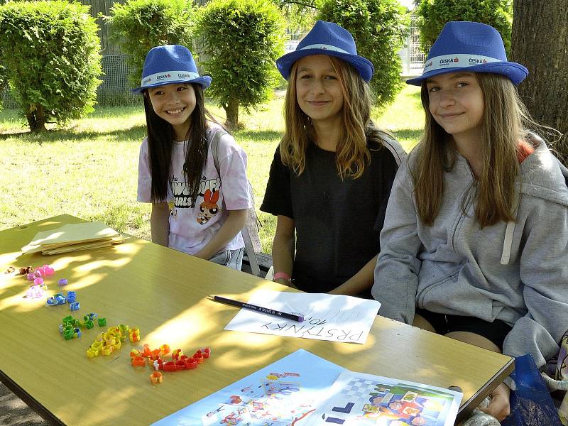 Z projektu Abeceda peněz od České spořitelny na zahradě Základní školy Preislerova v Berouně.