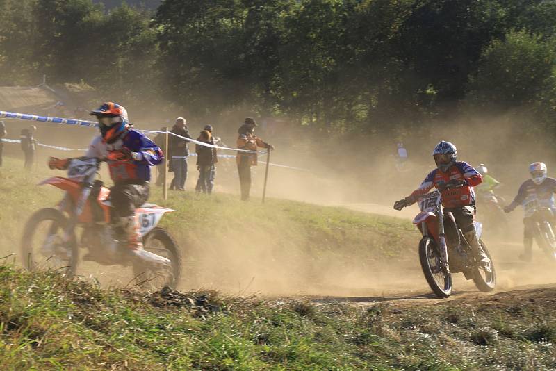 Z Motokrosu Podluhy u Hořovic, který se jel jako Memoriál Bohumila Krause.