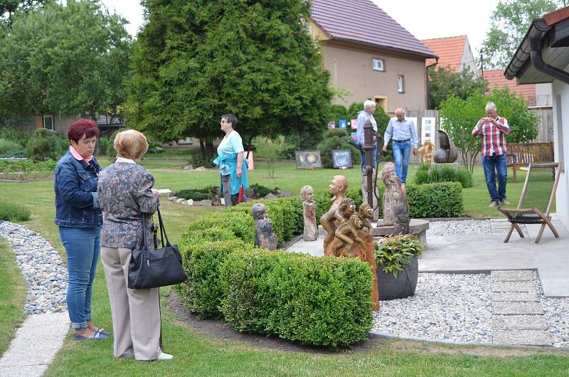 Výtvarnice Marcela Braunnová Regaiolliová v sobotu a v neděli zpřístupnila svoji netradiční zahradu veřejnosti.