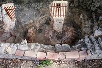 Koněpruská vápenice je jedinou zachovalou památkou původní vápenné pece tohoto typu na Berounsku