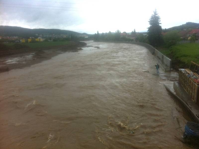 Foceno 2.6. ve 13,30 z dálničního mostu v Popovicích - Litavka.