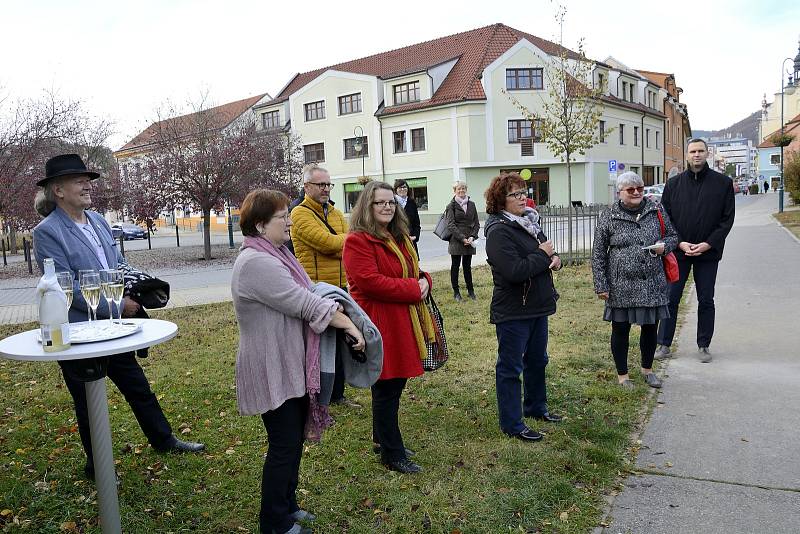 Odhalení výročních laviček