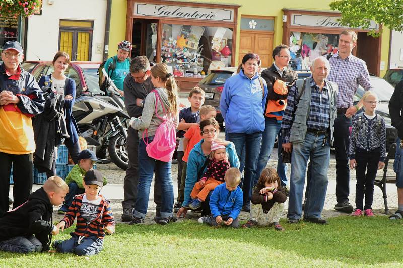 Město Beroun se zaměřilo na prevenci kriminality a sebeobranu dětí i dospělých.  Na Husově náměstí se v úterý konala akce  zaměřená na sebeobranu dětí.  Pro mnohé účastníky akce byla zároveň dobrou inspirací k využití volného času.