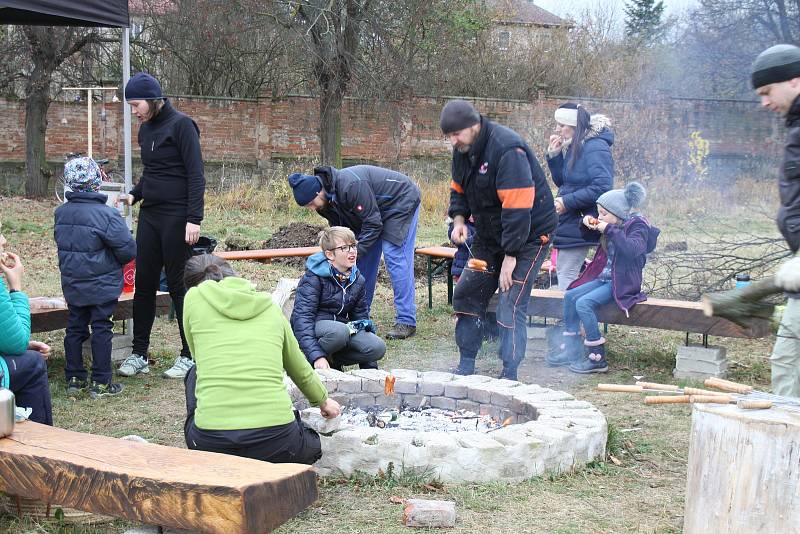 Z budování komunitního parku v Berouně Na Paloučku.