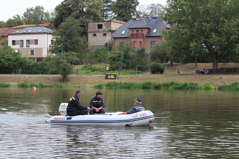 V berounském autokempu bylo o víkendu rušno. Konal se zde už 13. ročník závodů dračích lodí Berounský drak. Jeho součástí byl i Lunapark pro děti.