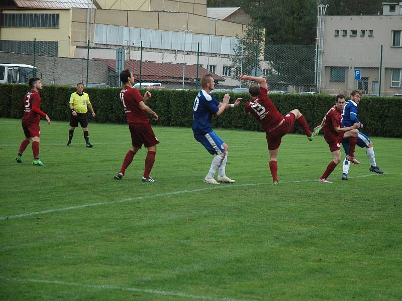 Fotbalový krajský přebor: FK Komárov - FK Bohemia Poděbrady 3:1 (2:0).