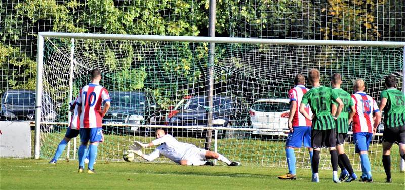 Fotbalová divize, skupina A: FC Rokycany - Český lev Union Beroun 4:1 (3:0).