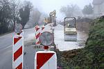 Mezi Tetínem a Berounem se opravuje stezka sv. Ludmily pro cyklisty i pěší. Součástí je i zpomalovací ostrůvek pro auta, stezka tak bude bezpečnější.