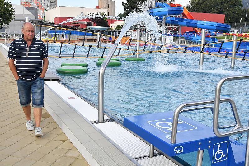 Ze slavnostního otevření berounského venkovního koupaliště na Velkém sídlišti.