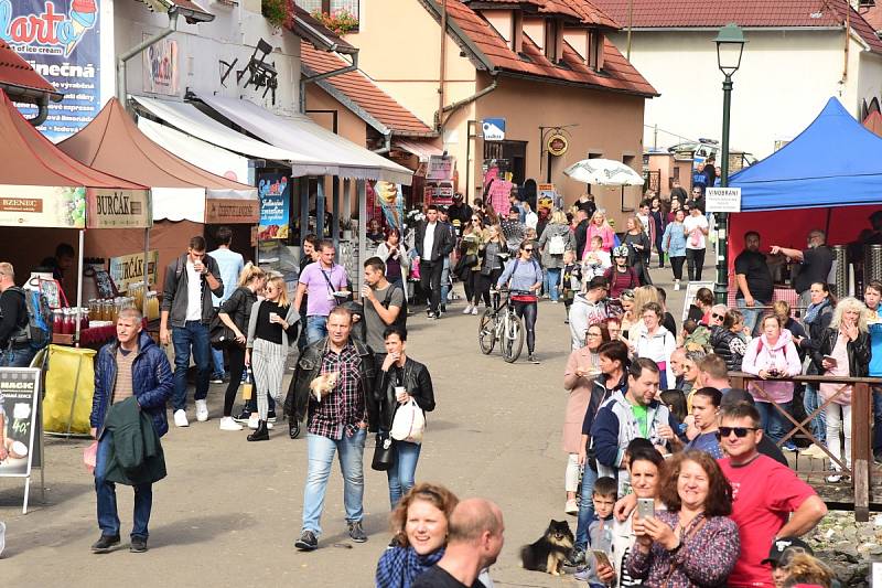 Z císařského průvodu v rámci Karlštejnského vinobraní.