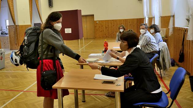 Z referenda ohledně pozemků v Srbsku u Karlštejna.