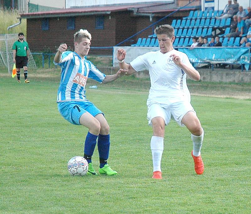 Z titulu krajského přeborníka starších dorostenců se radovala po výhře 2:0 Čáslav.