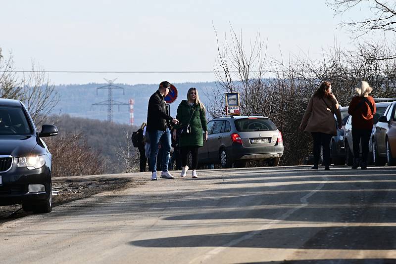 Lidé využili teplého počasí k návštěvě Lomu Velká Amerika.