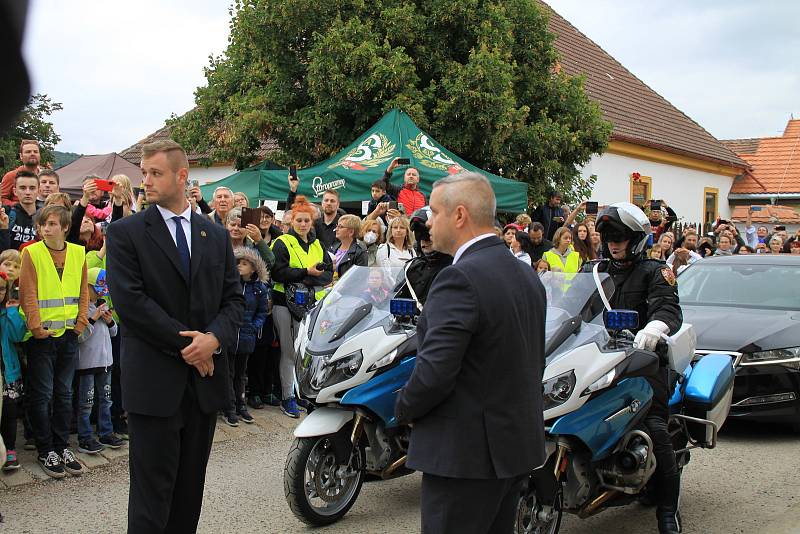 Lebka svaté Ludmily byla k vidění celý den. Poté Tetín opustila.