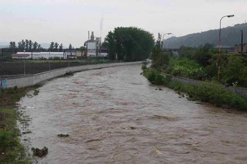 Litavka v Králově Dvoře a Berouně se již uklidňuje.