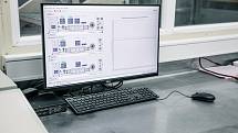 Z areálu společnosti Vafo Praha působící v Chrášťanech na Praze-západ. Na snímku monitoring systému Aerox.