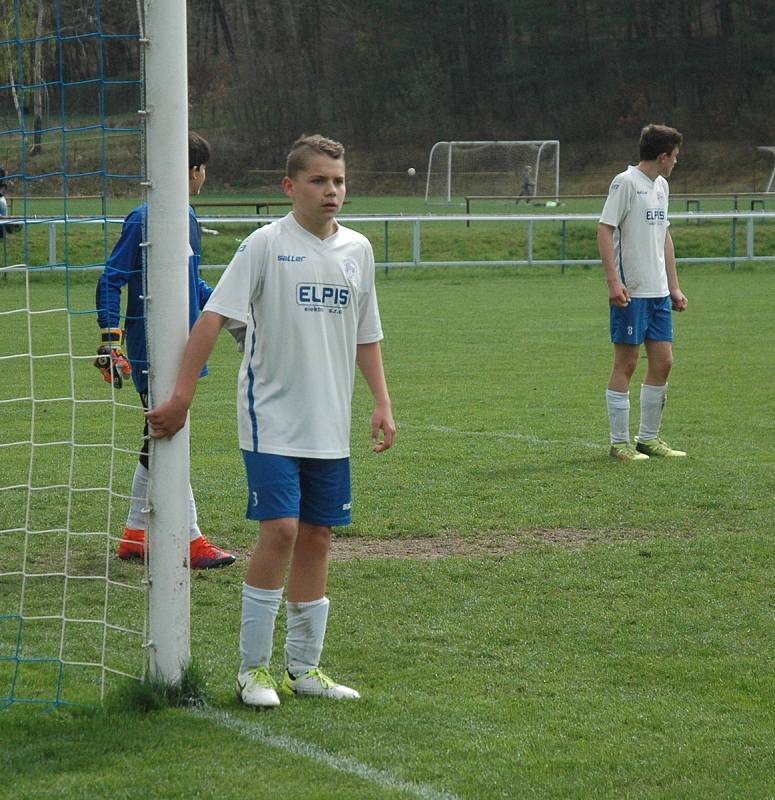 V rámci posledního kola krajského přeboru žáků si domácí střihli i brigádu.