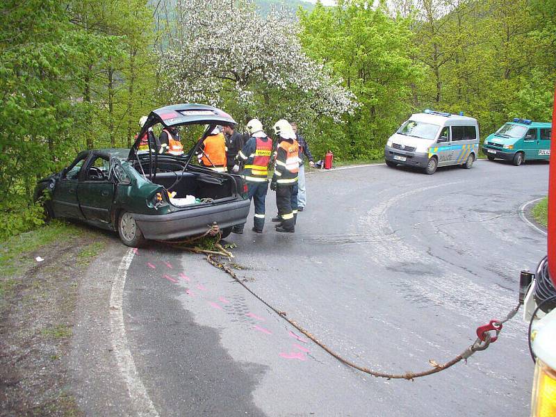 Na místě dopravní nehody zasahoval i vrtulník